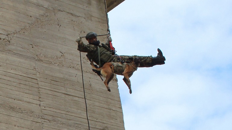 Εντυπωσιακές εικόνες από την εκπαίδευση των Ειδικών Δυνάμεων στη Ρεντίνα Εντυπωσιακές εικόνες από την εκπαίδευση των Ειδικών Δυνάμεων στη Ρεντίνα