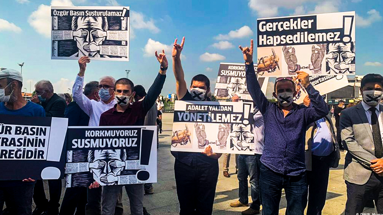 Γερμανικό ΥΠΕΞ: Ανύπαρκτη η ελευθερία του Τύπου στην Τουρκία