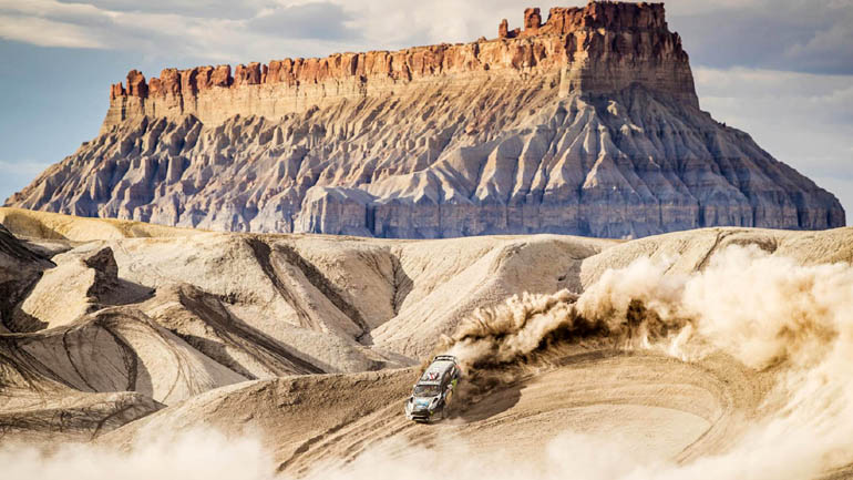 Τέρμα γκάζι, άλματα και drift στην έρημο