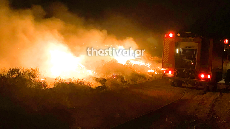 Πυρκαγιά σε παράνομη χωματερή στη Θεσσαλονίκη Πυρκαγιά σε παράνομη χωματερή στη Θεσσαλονίκη