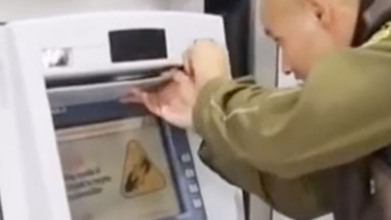 Yποκλοπή κωδικών σε ATM