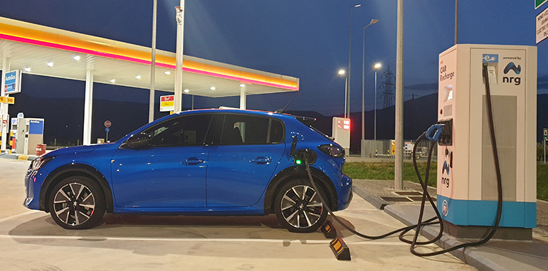 Η ζήτηση για ρεύμα ακόμα και για τις μετακινήσεις με το αυτοκίνητο αλλάζει το mix των παραδοσιακών καυσίμων με τις εναλλακτικές μορφές «καυσίμων».