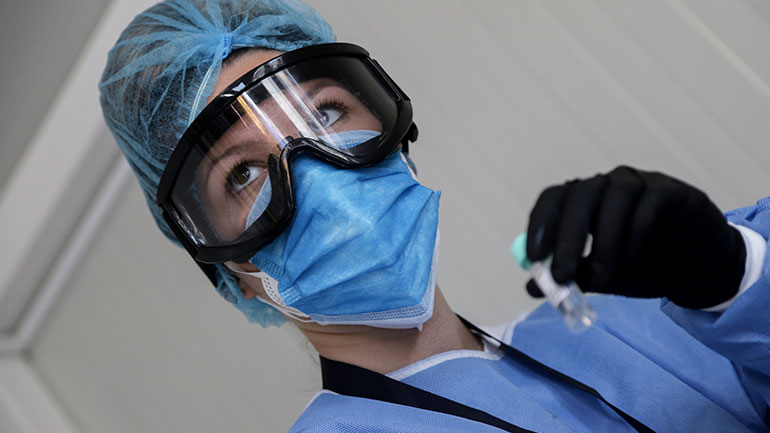 Δεύτερο κρούσμα σε διερμηνέα οδηγεί σε κλείσιμο των γραφείων Ασύλου σε Πειραιά και Άλιμο