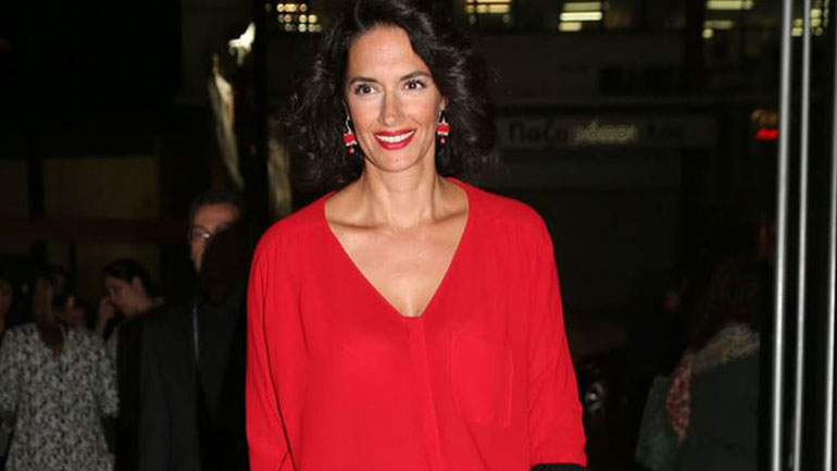 Η Νόνη Δούνια δείχνει τα σημάδια που της άφησε το δύσκολο χειρουργείο στην καρδιά