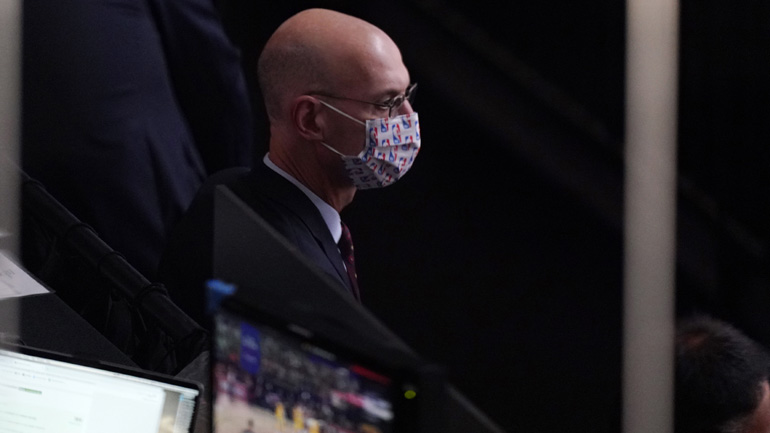 Σίλβερ: «Το εμβόλιο απαραίτητη προϋπόθεση για να γεμίσουν τα γήπεδα»