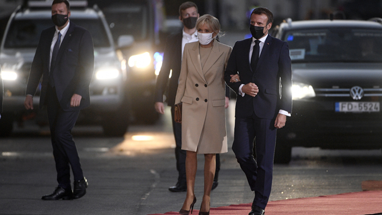Γαλλία: Το ζεύγος Μακρόν εύχεται «ταχεία ανάρρωση» στο ζεύγος Τραμπ