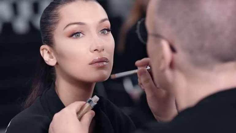Peter Philips: O creative director της Dior μας δείχνει βήμα – βήμα το makeup της Bella Hadid