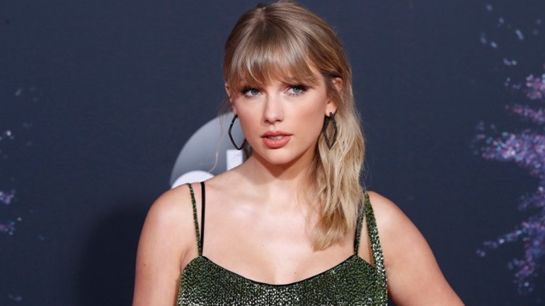 Η Τέιλορ Σουίφτ κατέρριψε ρεκόρ της Γουίτνεϊ Χιούστον