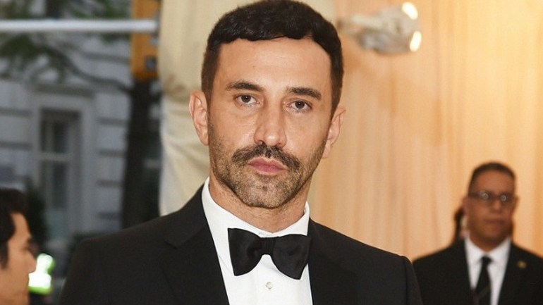 O Ρικάρντο Τίσι δεν θα αποχωρήσει από τον οίκο Burberry O Ρικάρντο Τίσι δεν θα αποχωρήσει από τον οίκο Burberry