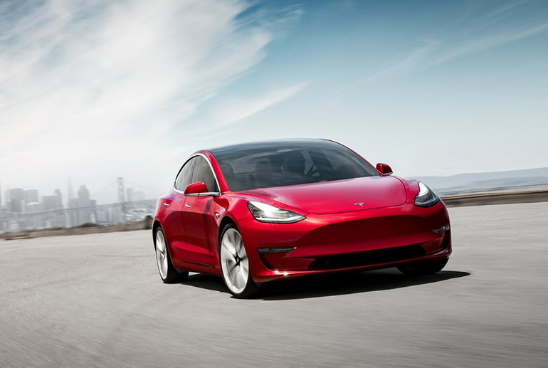 Τρία νέα Tesla Model 3 πουλήθηκαν στην Ελλάδα τον Σεπτέμβριο.