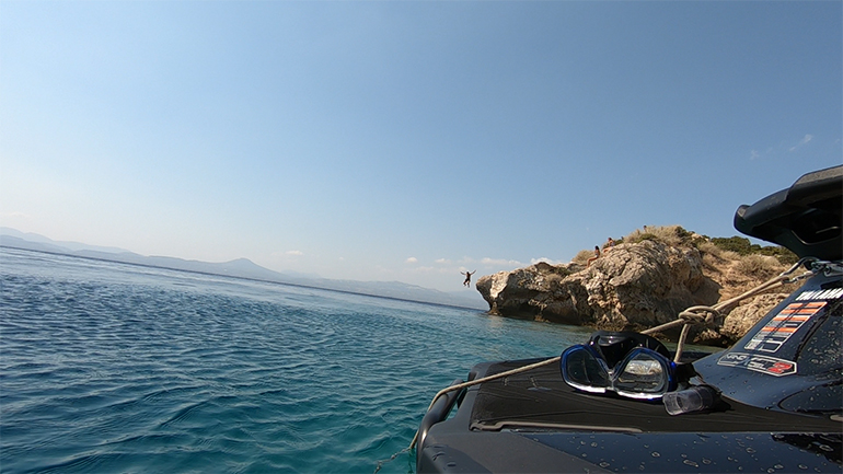 Ευκαιρία για βουτιές από το βράχο!