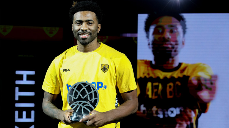 O Λάνγκφορντ παρέλαβε το βραβείο του MVP της σεζόν 2019-20 στο Basketball Champions League