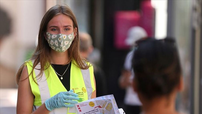 Μπροστά στο δεύτερο κύμα κορωνοϊού, οι Ολλανδοί αποφάσισαν να φορέσουν μάσκα