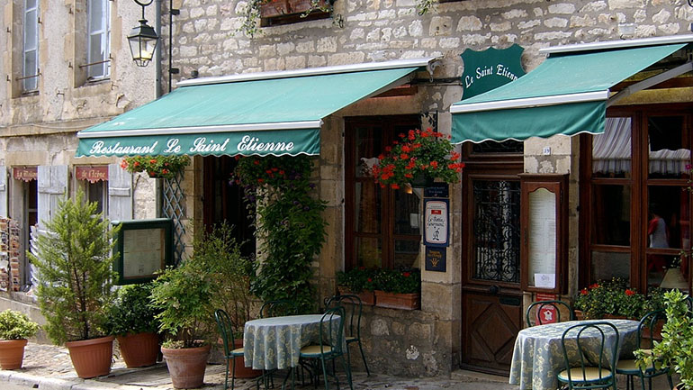 Γαλλία: Ιδιοκτήτες εστιατορίων διαμαρτύρονται στο Παρίσι λόγω του κορωνοϊού