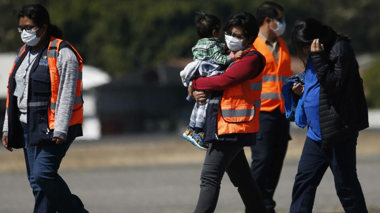 Ο πρόεδρος της Γουατεμάλας διέταξε να απελαθούν χιλιάδες μετανάστες από την Ονδούρα