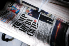 Πρωτοσέλιδο εφημερίδας στις ΗΠΑ: Ο Τραμπ χτυπήθηκε από τον COVID