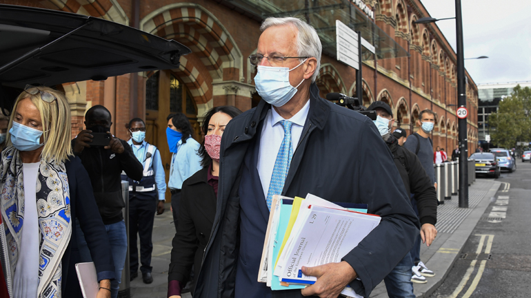 Μπαρνιέ: «Σοβαρές αποκλίσεις» εξακολουθούν και υφίστανται με το Λονδίνο