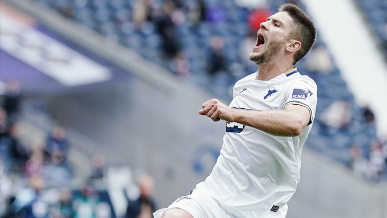 Μαγικό γκολ από τον Κράμαριτς!