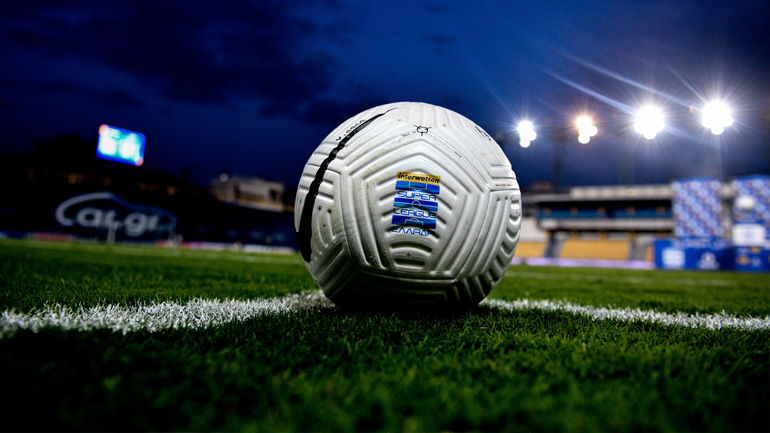 Super League: Εκτός έδρας δοκιμασίες για Ολυμπιακό και ΑΕΚ