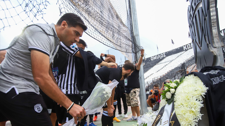 ΠΑΟΚ-ΟΦΗ: Κατάθεση στεφάνων για τα θύματα της τραγωδίας των Τεμπών