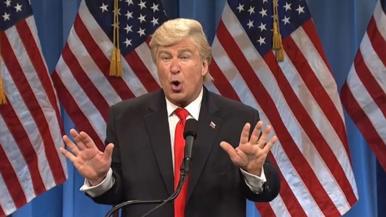 Ο Άλεκ Μπάλντγουιν υπεραμύνεται της σάτιρας στον Ντόναλντ Τραμπ