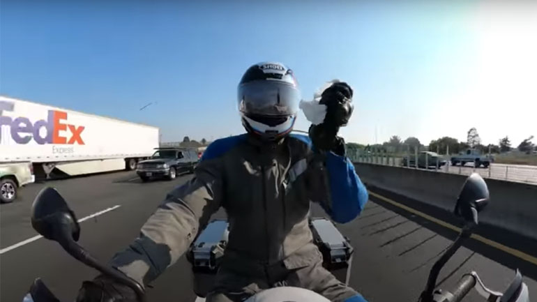 Ωραίo πιάσιμο από έναν μοτοσικλετιστή