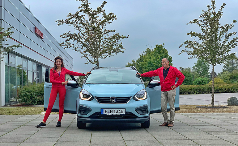 Η διευθύντρια επικοινωνίας του Ομίλου Σαρακάκη συνόδεψε τους Έλληνες δημοσιογράφους στο εξωτερικό