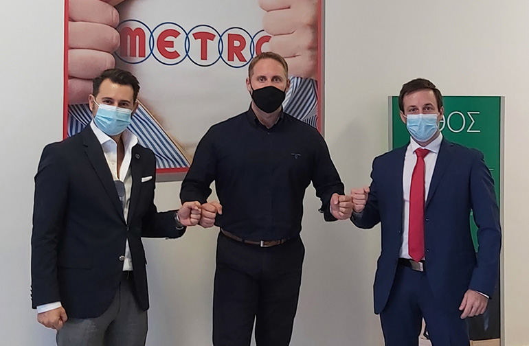 Από αριστερά: Θωμάς Φιλίππου CEO ENERES CPM, Σταύρος Αναγνωστάτος Διευθυντής Ενέργειας, Περιβάλλοντος & Εγκαταστάσεων METRO AEBE, Δημήτριος Ζάρρας Εμπορικός Διευθυντής CEO ENERES CPM