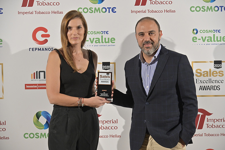 O Επικεφαλής της MINI στην Ελλάδα Μάνος Δρακωτός και η Head of MINI Marketing Δήμητρα Μπίκου