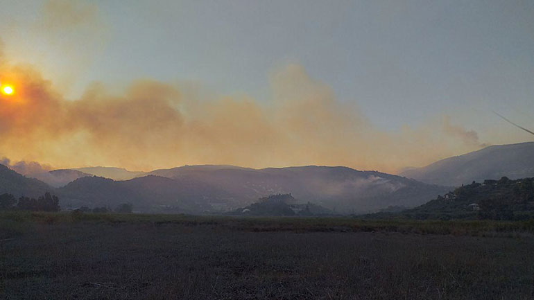 Ζάκυνθος: Συνεχίζεται η μάχη για την κατάσβεση της πυρκαγιάς στις Βολίμες Ζάκυνθος: Συνεχίζεται η μάχη για την κατάσβεση της πυρκαγιάς στις Βολίμες