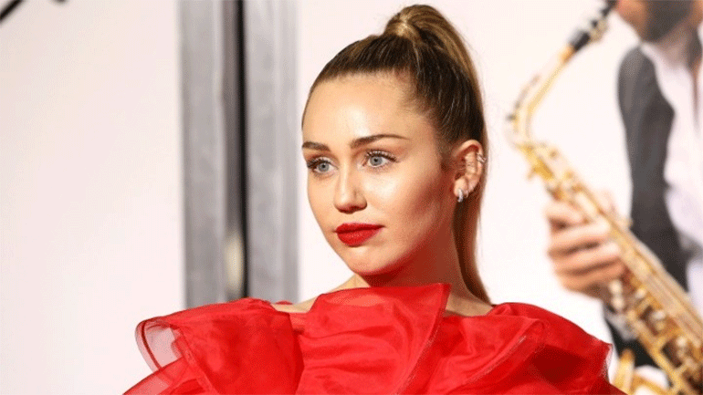 Ροκ εκδοχή του «Heart of Glass» από τη Μάιλι Σάιρους