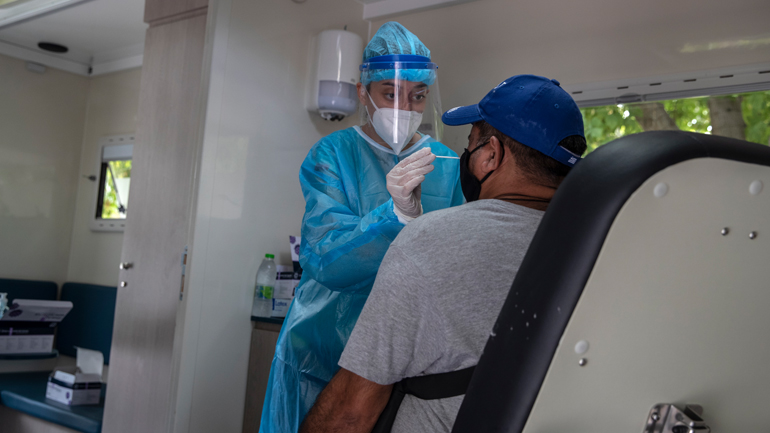 Ανακοινώθηκαν 303 νέα κρούσματα Covid-19