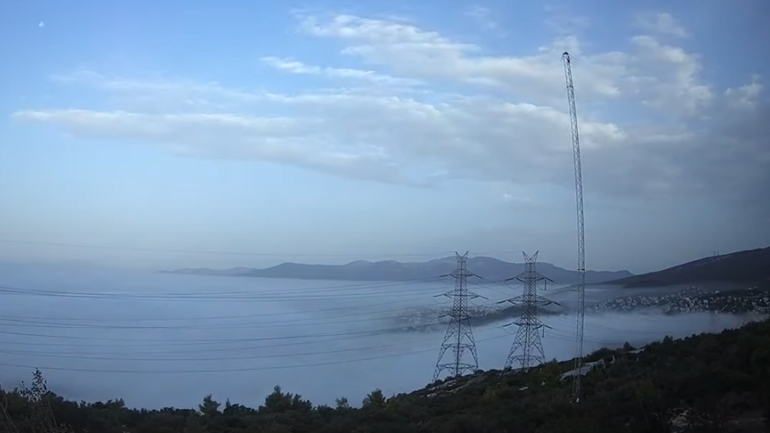 Πυκνή ομίχλη εξαφάνισε την Αθήνα – Στα ύψη η θερμοκρασία