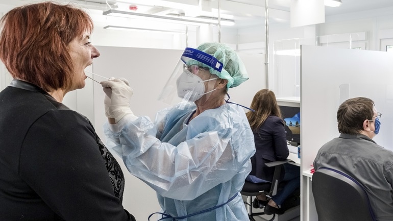 Κορωνοϊός: 12 νέοι θάνατοι και 2.639 νέα κρούσματα στη Γερμανία Κορωνοϊός: 12 νέοι θάνατοι και 2.639 νέα κρούσματα στη Γερμανία