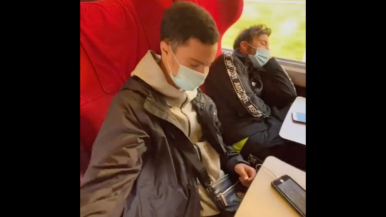 Προσποιείται ότι είναι ελεγκτής αμαξοστοιχίας