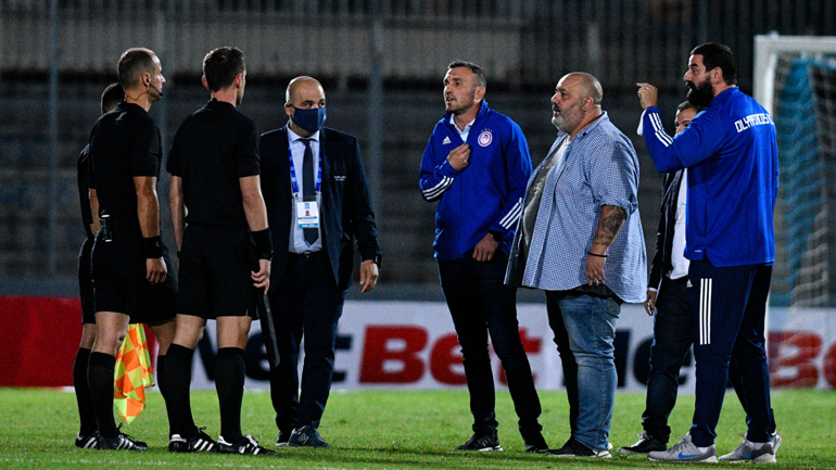 Super League: Κλήθηκαν σε απολογία η ΠAE Ολυμπιακός και ο Καραπαπάς