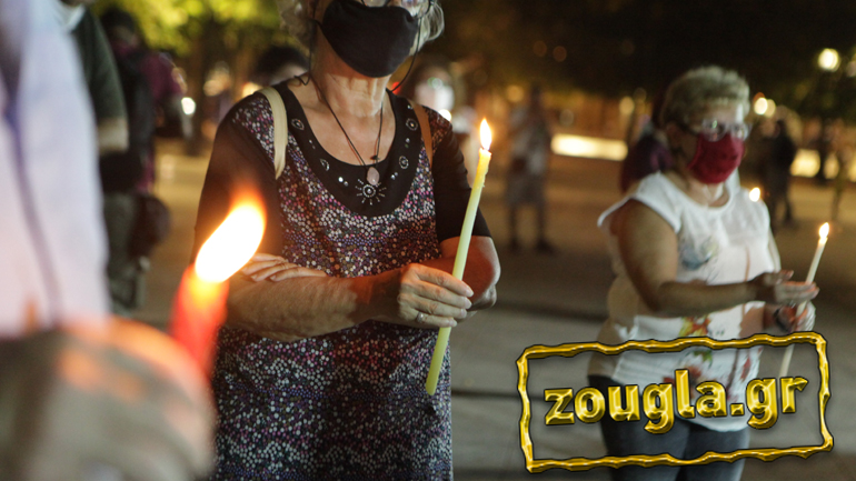 Με ένα κερί στο Σύνταγμα την παραμονή της ετυμηγορίας για την Χρυσή Αυγή