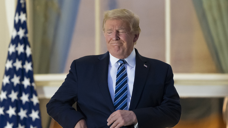 Εντατικολόγος για Τραμπ: Νιώθει καλά αλλά δεν είναι – Τα στεροειδή προκαλούν ψυχώσεις