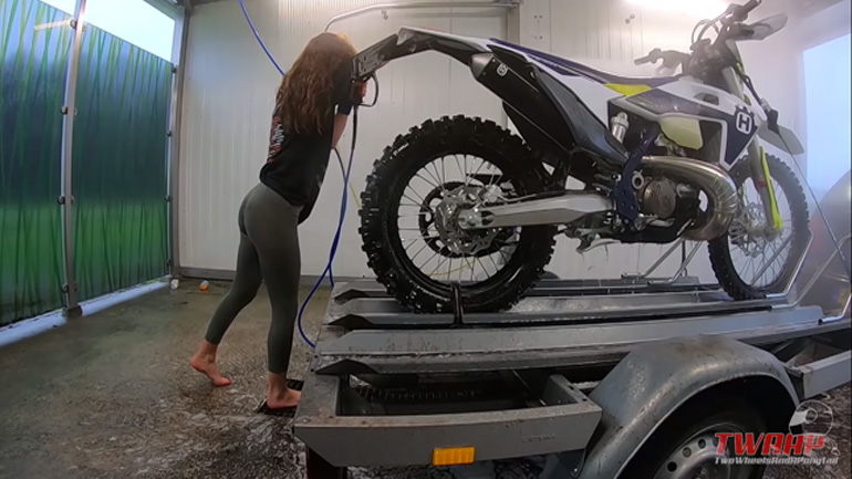 Πως το enduro γίνεται γένους… θηλυκού Πως το enduro γίνεται γένους… θηλυκού