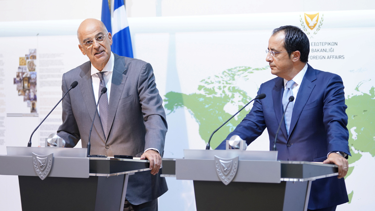 Τηλεφωνική επικοινωνία Δένδια-Χριστοδουλίδη για τα Βαρώσια