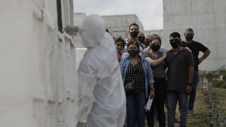 Covid-19: 819 νέοι θάνατοι και 41.906 νέα κρούσματα στη Βραζιλία