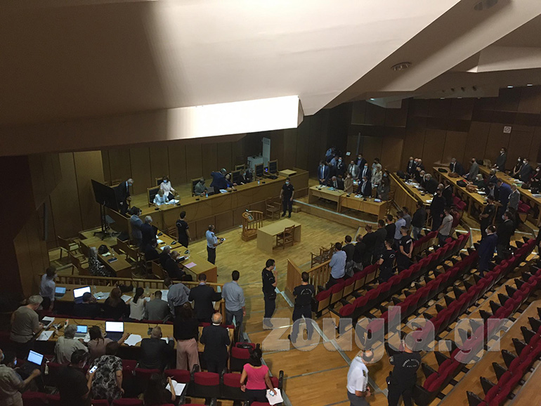 Ανέβηκε στην έδρα η πρόεδρος