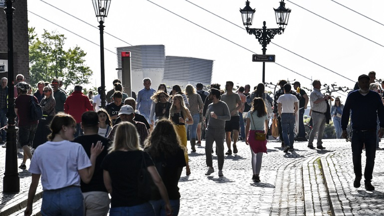 Γερμανία-Covid-19: Περιορισμούς για τις μετακινήσεις και εντός της χώρας αποφασίζουν τα ομόσπονδα κρατίδια