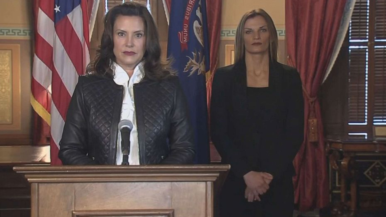 ΗΠΑ: Η κυβερνήτης του Μίσιγκαν κατηγορεί τον Τραμπ ότι ενθαρρύνει εξτρεμιστικές οργανώσεις