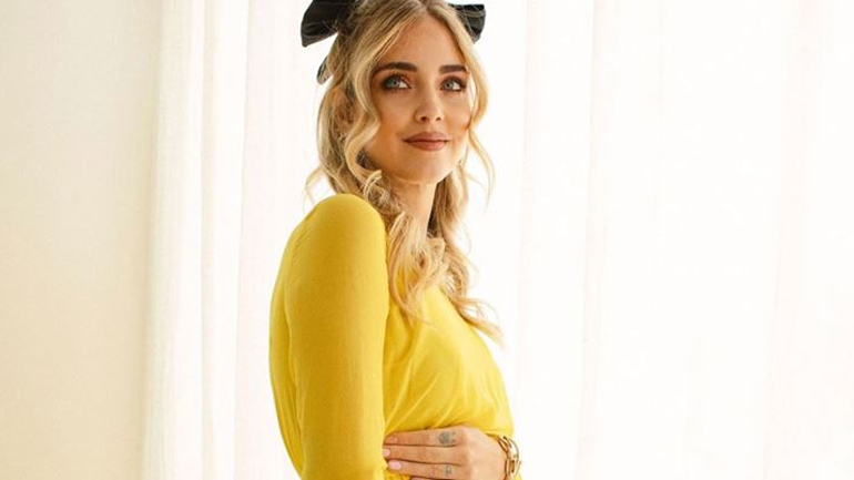 To maternity style της Chiara Ferragni με φόρεμα Giambattista Valli