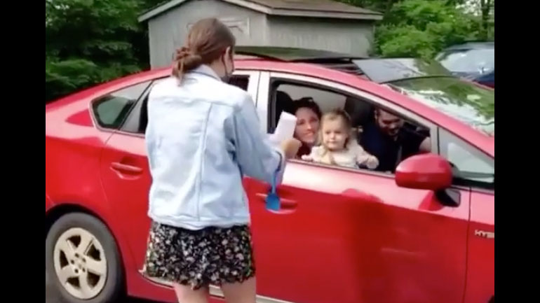 Δεν κάνουμε άκομψες χειρονομίες 