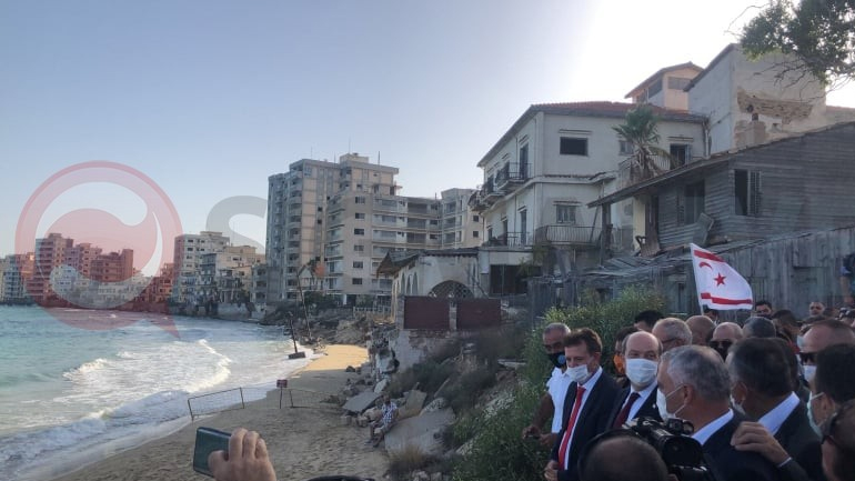 Φιέστα στα Βαρώσια: Πέρασε την πύλη ο Ερσίν Τατάρ εν μέσω πανηγυρισμών