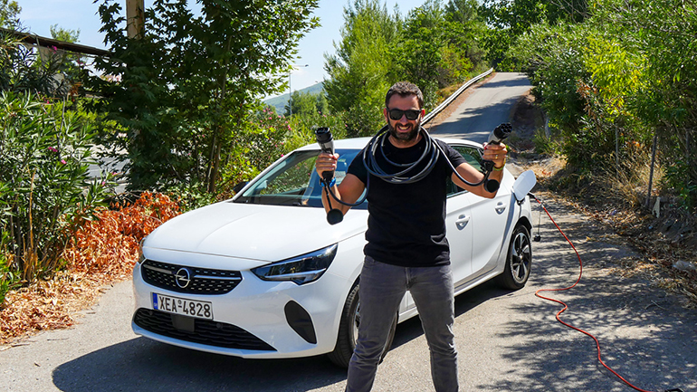 Ολοένα και μεγαλώνει η γκάμα των ηλεκτρικών αυτοκινήτων και στην Ελλάδα (στη φωτό το Opel e-Corsa)