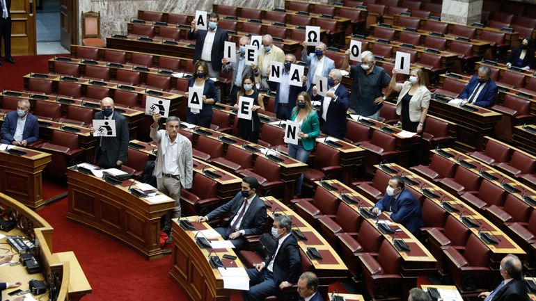 Τροπολογία ΣΥΡΙΖΑ για στέρηση πολιτικών δικαιωμάτων στους καταδικασθέντες της Χρυσής Αυγής