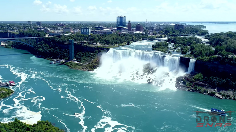 Το υπερθέαμα των καταρρακτών του Νιαγάρα από ψηλά